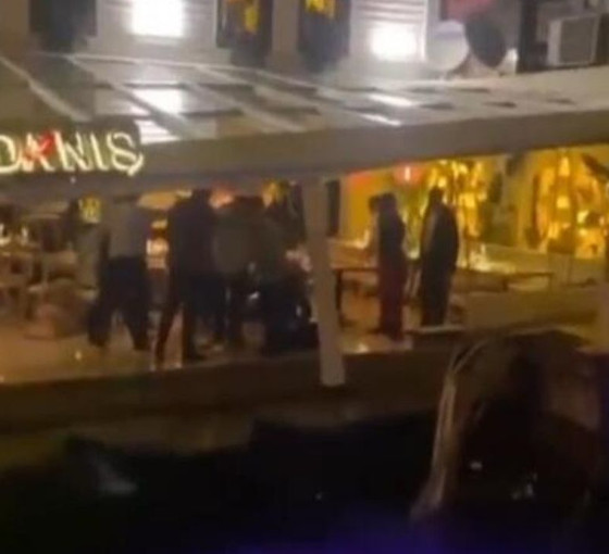 Bebek'te üstünde restoran olan iskele çöktü: Dört yaralı
