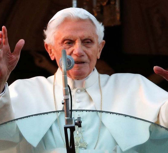 Papa Francis: Eski Papa Benediktus çok hasta, onun için dua edin