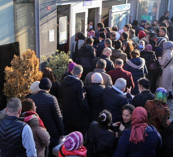 EYT açıklaması sonrası SGK'de uzun kuyruklar: Prim borçlanması telaşı yaşanıyor