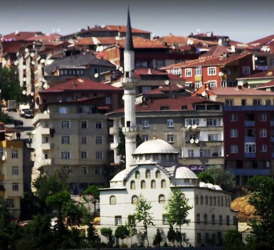 Namazı yanlış kıldırmakla suçlanan gönüllü müezzin, cami cemaatinden birini bıçakladı
