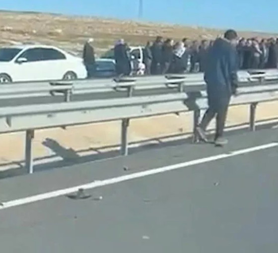 Urfa'da uzun namlulu silahla otomobil tarandı