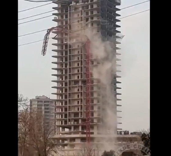 İzmir Bornova'da vinç devrildi: Altı ölü