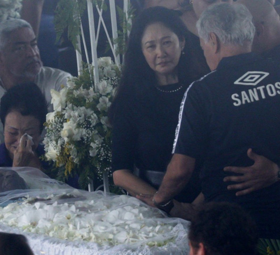 Pele'ye veda: Naaşı Santos kentine getirildi