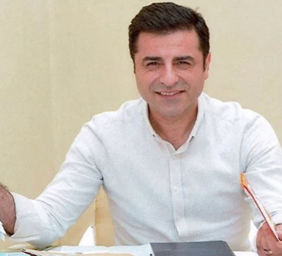Selahattin Demirtaş 'dürüst Müslümanlar'a seslendi: Satılık oy var mı?