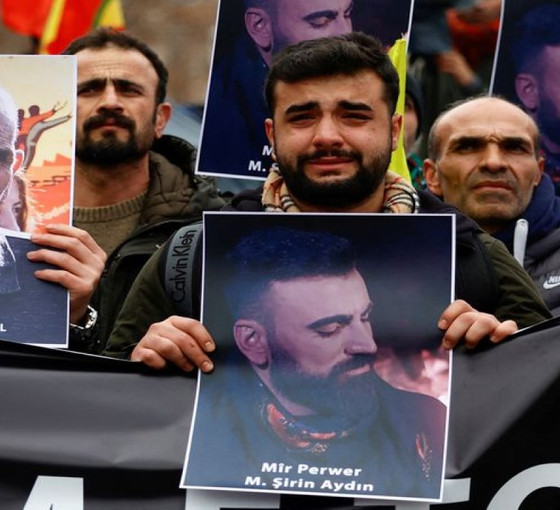 Paris'te katledilen Kürtler için cenaze töreni yapıldı