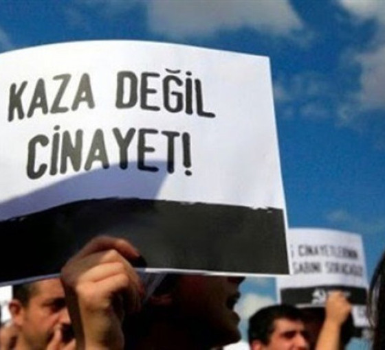 İzmir'de iş cinayeti: Sac parçaları çarpan işçi öldü