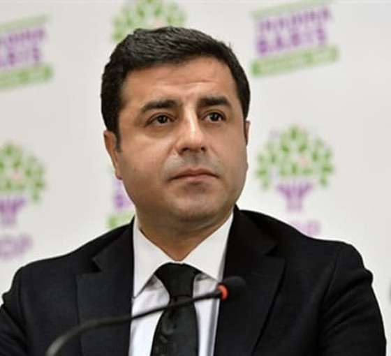 Demirtaş: Saray zenginleşirken halk fakirleşiyor, bunu değiştirecek güç sizdedir