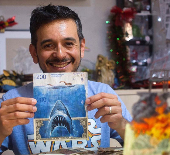 Arjantinli ressam değeri 'pul' olan banknotları tuvale dönüştürdü