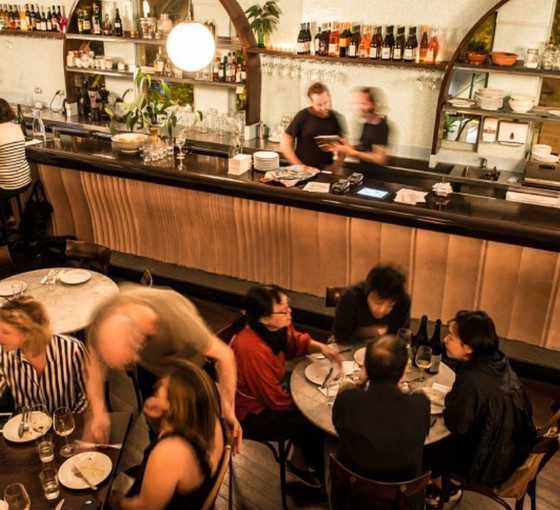 Bu restorana 'Arap, hippi, vegan ve çevreci'ler giremiyor