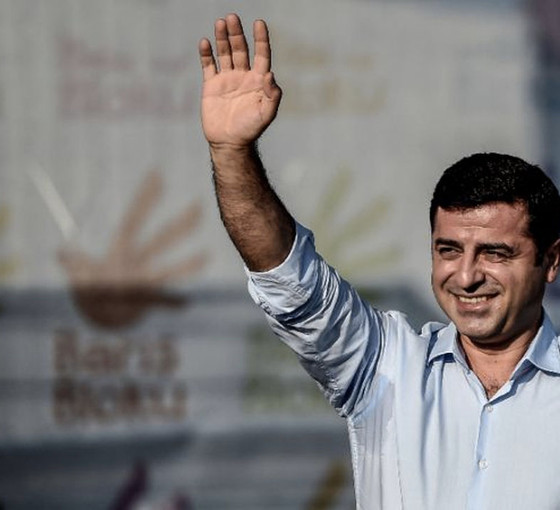 Demirtaş: Gün boyunca seçimi konuşmayı, propaganda yapmayı unutmayın