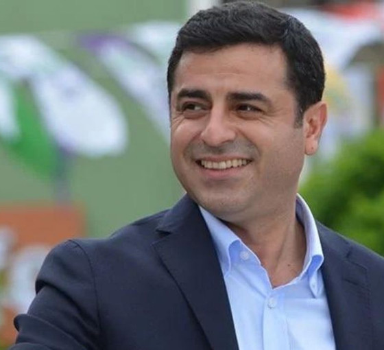 Demirtaş'tan çağrı: İçimize umut dolduran bir kelime yazalım
