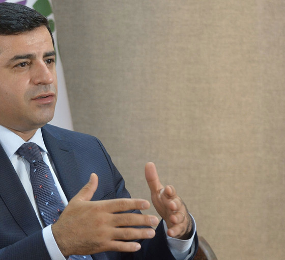 Demirtaş: Etrafınızda kararsız kim varsa ikna etmeye çalışın