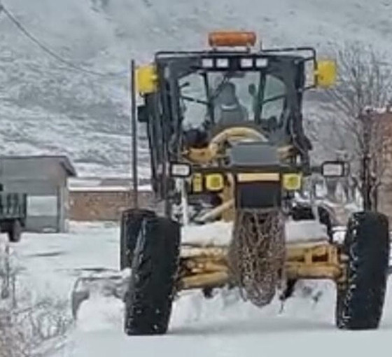 Dersim ve Malatya'da kar yağışı nedeniyle yollar kapandı