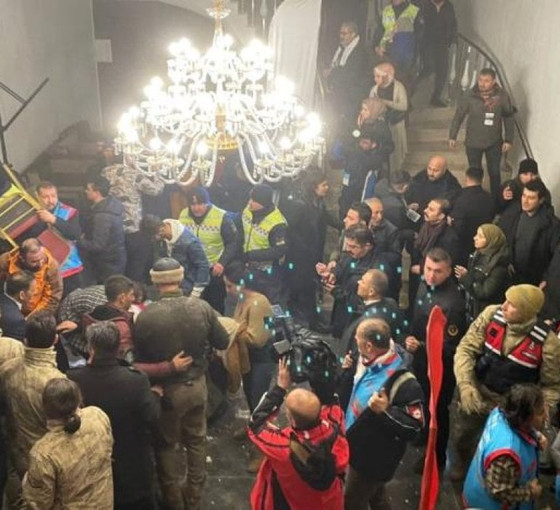 Kars'ta otelin asma tavanının çökmesiyle yaralanan 32 kişi taburcu edildi