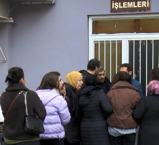 Üç yolcunun darp ettiği taksici öldü