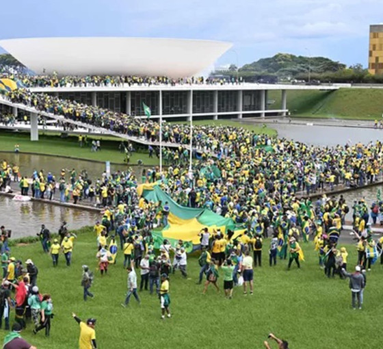 Brezilya'da Bolsonaro destekçileri Kongre'yi bastı