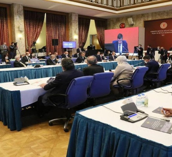 Memur ve emekli maaş artışlarını içeren teklif, komisyonda kabul edildi