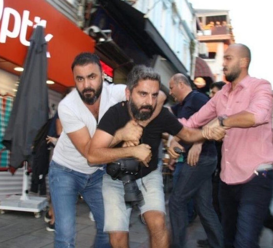 Polisin darbettiği foto muhabir Bülent Kılıç’a 30 bin lira tazminat
