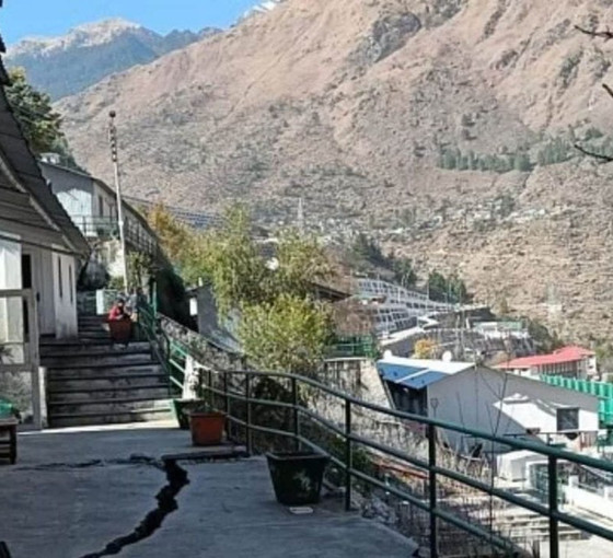 Himalayalar'da 'batan kasaba' tahliye ediliyor
