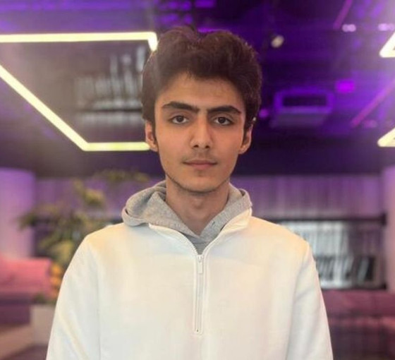 Piyano çalması gündem olan kurye: Kendi kendime internetten öğrendim