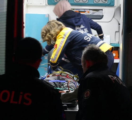 Polisin 'dur' ihtarına uymayan ehliyetsiz sürücü kaza yaptı: 1 ölü, 4 yaralı