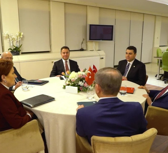 Metropoll anketi: Millet İttifakı'nın adayını hemen açıklamasını isteyenler çoğunlukta