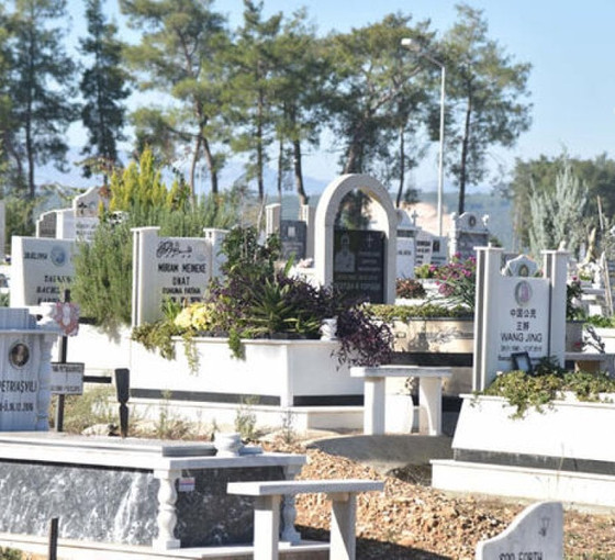 Antalya’da yabancıların 'aile mezarlığı' ilgisi