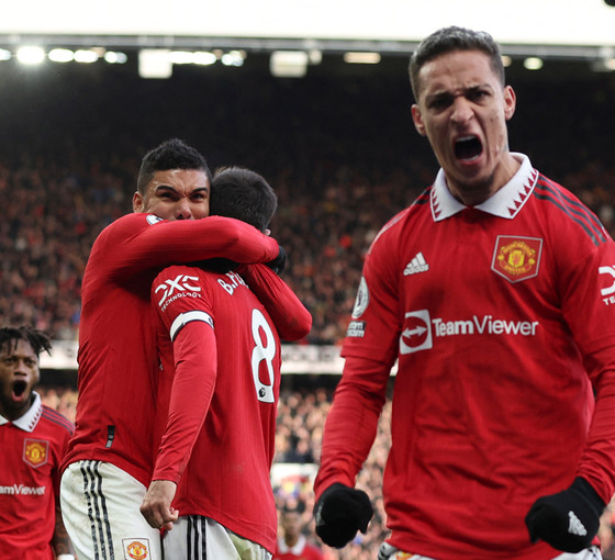 Manchester United derbide geriden gelip kazandı