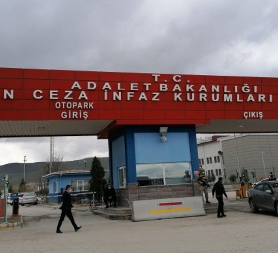 Tutuklu Kürt gazetecilerle görüşmeye polis engeli