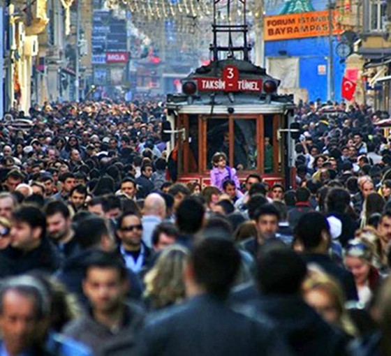 2022 yılında İstanbullular evde en çok ekonomik sorunları konuştu