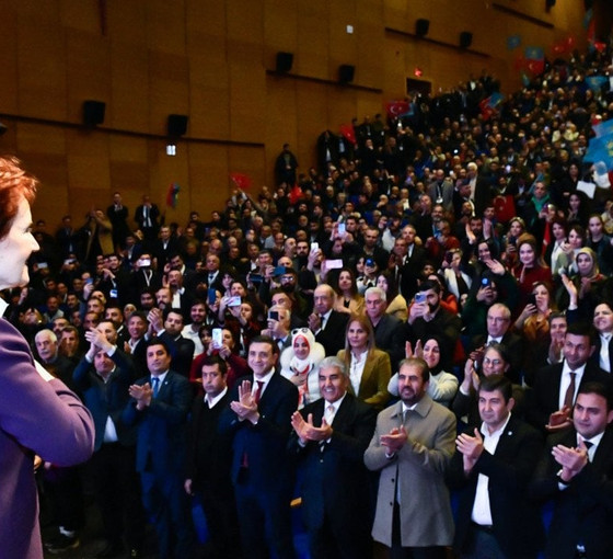 Akşener Diyarbakır'da: Buraya kucaklaşmaya, rızanızı almaya geldim