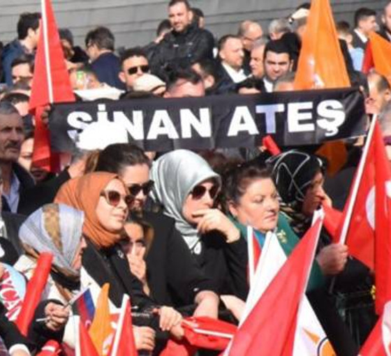 Erdoğan'ın Bursa mitinginde Sinan Ateş protestosu