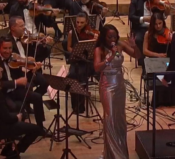 Della Miles'ın 'Dom Dom Kurşunu' performansı gündem oldu