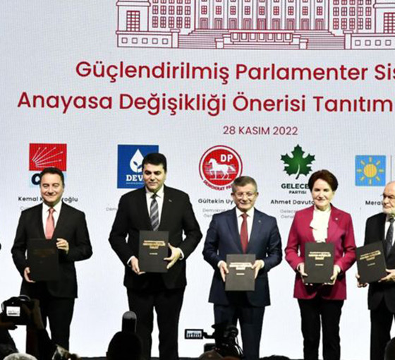 Anayasasız köyde hukuksuz gezmek