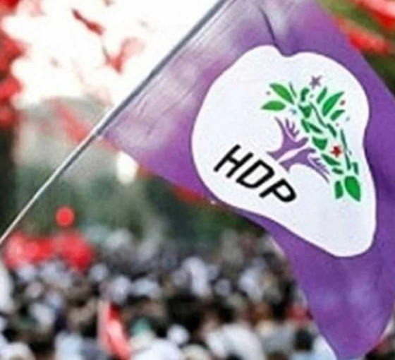 İzmir'de ev baskınları: HDP'li yöneticiler ve çok sayıda kişi gözaltına alındı