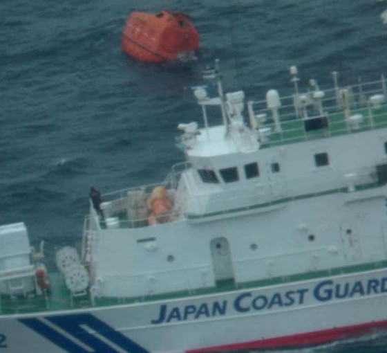 Japon Denizi'nde kargo gemisi battı: İki ölü, dokuz kayıp