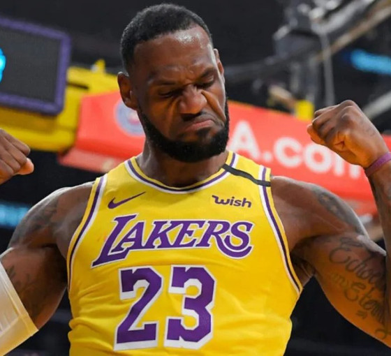 LeBron James, çifte rekorla NBA tarihine geçti