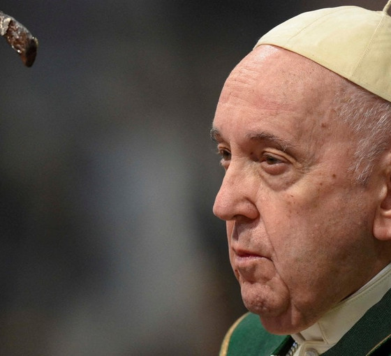 Papa Francis: Eşcinsellik suç değil