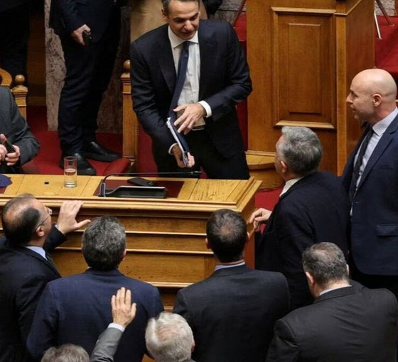 Yunanistan'da 'telekulak' skandalı: Miçotakis hükümeti hakkında verilen gensoru önergesi düştü