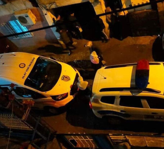 Elleri kelepçeli asılı halde bulundu
