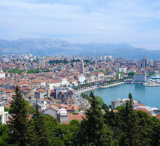 Hırvatistan'ın tatil kenti Split'te bikiniyle dolaşanlara 150 euro ceza kesilecek