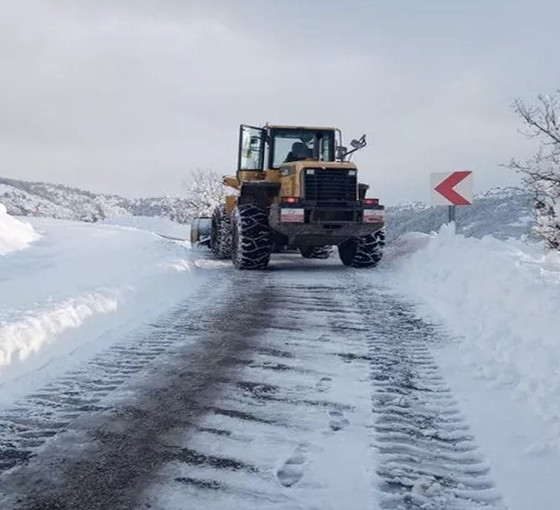 Hakkari, Sivas ve Muş'ta kar nedeniyle köy yolları ulaşıma kapandı