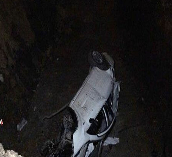 Metro inşaatı nedeniyle kazılan çukura otomobil düştü