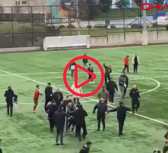Amatör lig maçında konuk takıma saldırı: Tribün sahaya indi