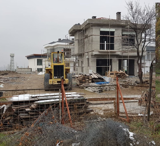 Belediye park için kamulaştırdığı araziyi müteahhitlere sattı