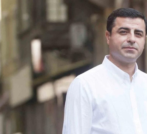 Demirtaş'tan gençlere mektup: Lütfen cevabını seçim günü zarfa koy ve sandığa at, ben anlarım