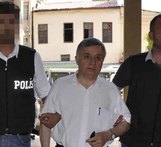 Adana'da eski rektöre 2,5 yıl hapis cezası