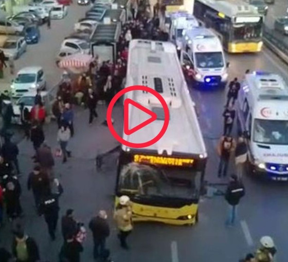 Bahçelievler'de duraktaki yolculara İETT otobüsü çarptı