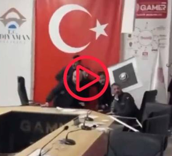 Uyarılara rağmen kapalı alana giren Ulaştırma Bakanı Adıyaman'da depreme yakalandı