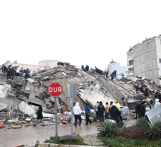 Türkiye iki büyük depremle sarsıldı: İktidar depremle ilgili soru önergesine yanıt vermemiş